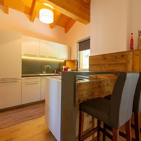 Attractive Penthouse With Balcony Apartment *