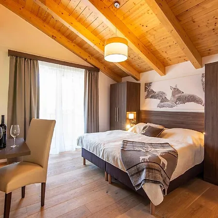 Attractive Penthouse With Balcony Apartment *